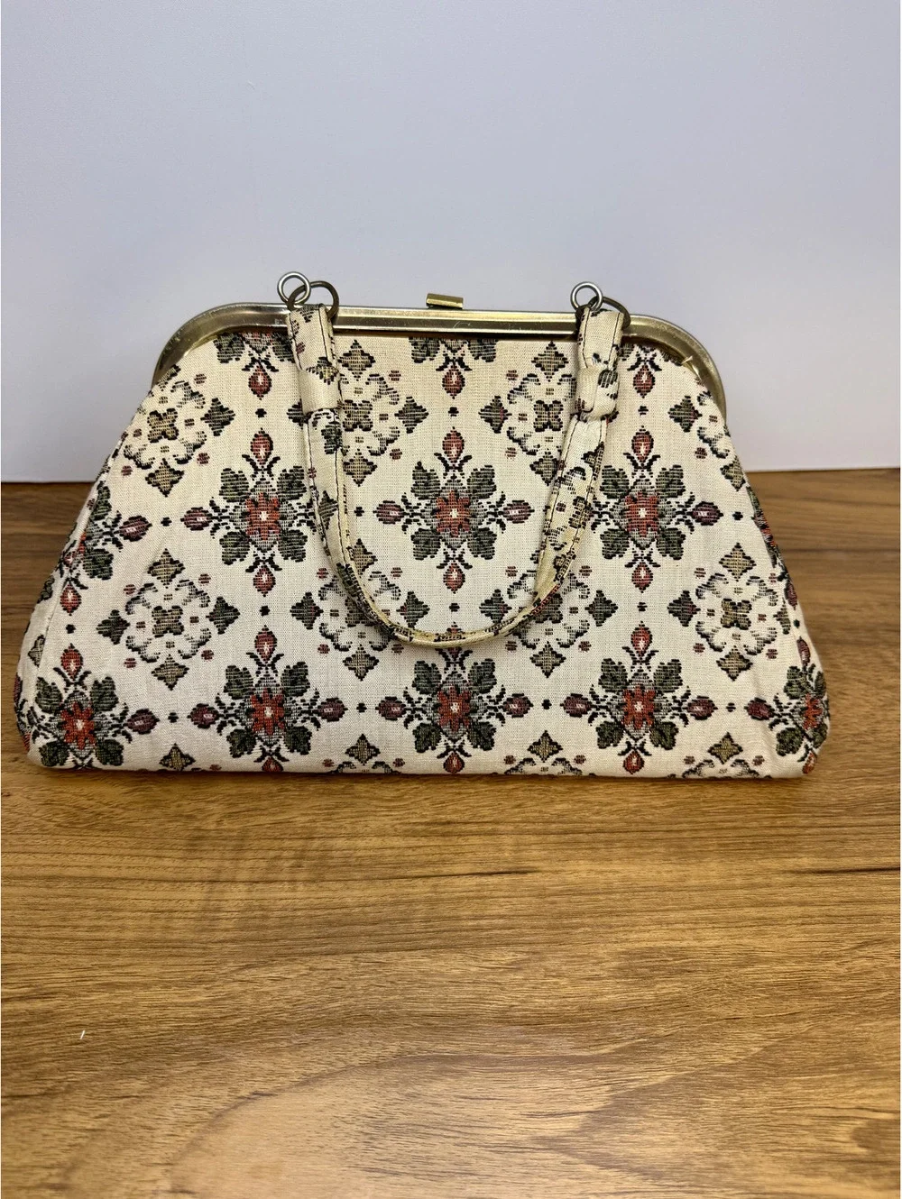 Vintage Floral Tapestry Frame Handbag – Red Velvet & Rhinestone Accents